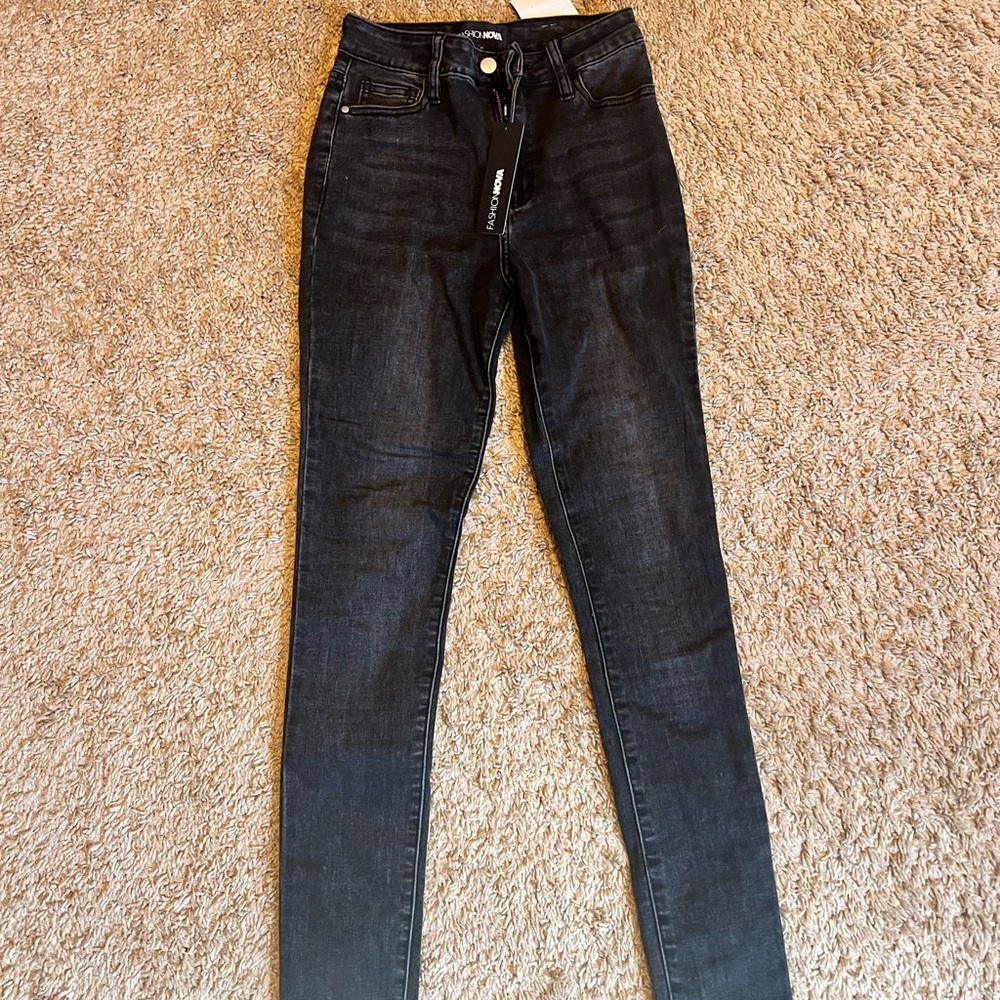 Black Skinny Jeans with Sleek Fit